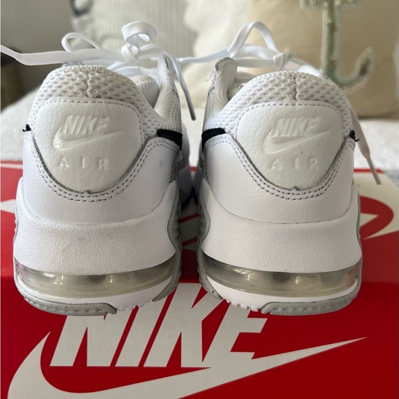 Women’s Nike Air Max White Sneakers Size 7 - Picture 2 of 4